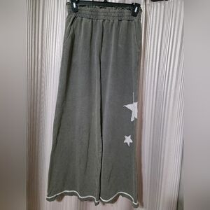 Umgee Olive Star Joggers. NWT